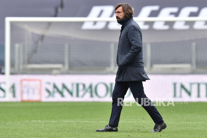 Pelatih kepala Juventus Andrea Pirlo saat pertandingan sepak bola Serie A Italia Juventus FC vs Genoa CFC di Allianz Stadium di Turin, Italia, 11 April 2021.
