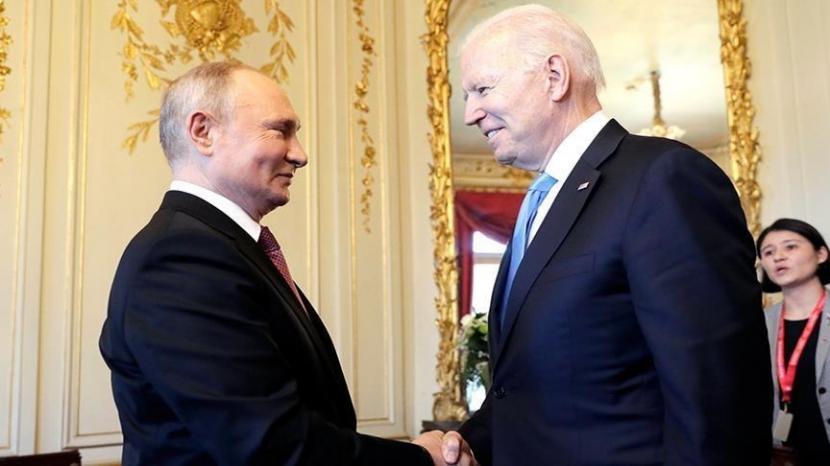 Presiden Rusia Vladimir Putin mengatakan bahwa pertemuannya pada Rabu (16/6) dengan sejawatnya dari Amerika Serikat (AS) berlangsung secara 