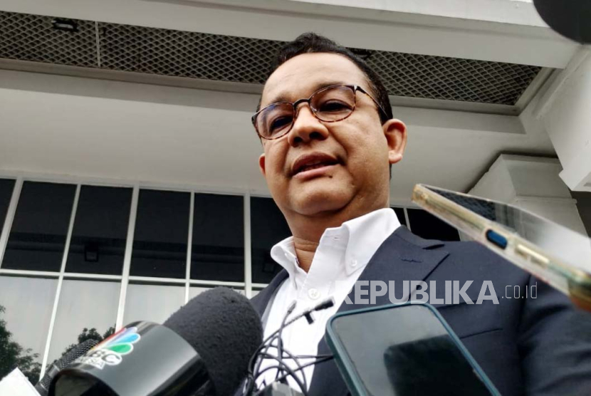 Capres Anies Baswedan saat diwawancarai di Kantor KPU RI, Menteng, Jakarta Pusat, Rabu (24/4/2024). 