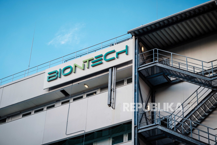 BioNTech mengharapkan lebih banyak data untuk produksi vaksin khusus Omicron.