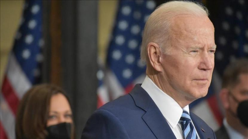 Presiden Amerika Serikat (AS) Joe Biden pada Selasa (8/3/2022) mengumumkan bahwa negaranya melarang semua impor minyak, gas alam, dan energi dari Rusia di tengah perang di Ukraina. 