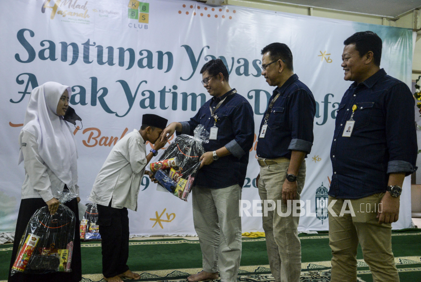 In Picture: Peringati Milad Ke-14, Bank KB Bukopin Syariah Berikan Santunan untuk Anak Yatim