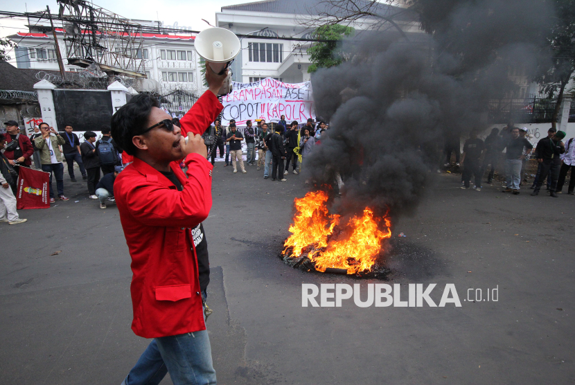 Mahasiswa Geruduk DPRD Jabar, Tuntut Reformasi Polri dan Pengesahan UU Perampasan Aset