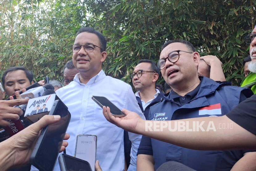 Capres nomor urut 1 Anies Baswedan saat melakukan kegiatan kampanye akbar. Jubir Timnas Amin mengatakan kunjungan Anies ke Jawa Barat meningkatkan elektoral.