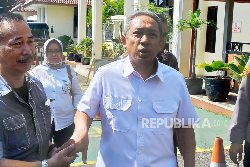 Wali Kota Bandung nonaktif Yana Mulyana berada di Pengadilan Negeri Bandung untuk menjalani sidang dakwaan kasus dugaan suap pengadaan CCTV dan ISP tahun 2022, Rabu (6/9/2023). 