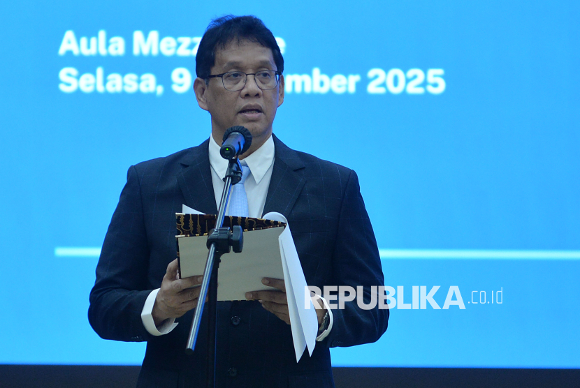Menteri Keuangan Purbaya Yudhi Sadewa memberikan sambutan saat serah terima jabatan di Kemenkeu, Jakarta, Selasa (9/9/2025). Purbaya Yudhi Sadewa menggantikan Sri Mulyani sebagai Menteri Keuangan usai dilantik oleh Presiden Prabowo Subianto pada Senin (8/9).