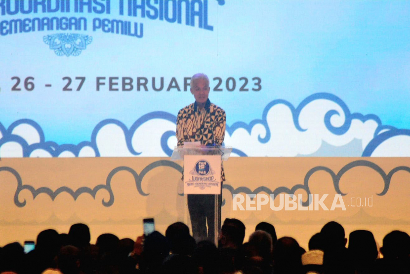 Gubernur Jawa Tengah, Ganjar Pranowo saat memberikan sambutan pada pembukaan Workshop dan Rakornas Pemenangan Pemilu Partai Amanat Nasional (PAN) di Balroom Padma Hotel Semarang, Ahad (26/2).