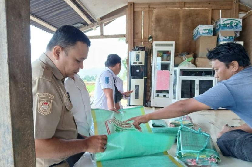 Sidak Dinas Koperindag Sulbar Pastikan Stok Beras Aman di Mamuju
