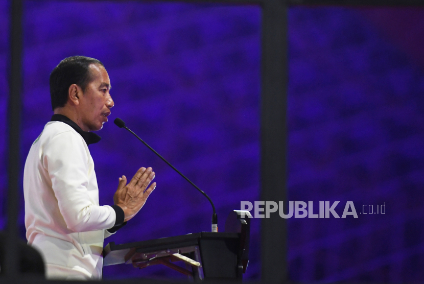 Presiden ke-7 RI Joko Widodo (Jokowi) menanggapi kabar pemecatan dirinya secara resmi oleh DPP PDIP sebagai kader. 