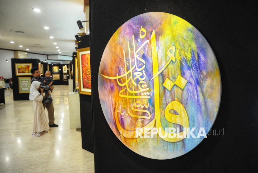 Kaligrafi yang dipamerkan dalam MTQ internasional di Jakartaa merupakan karya seni Islami bernilai tinggi.