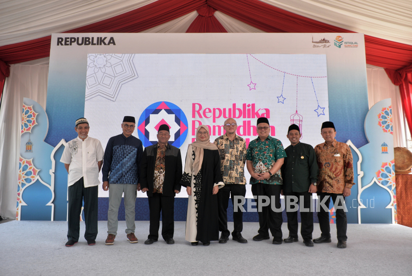 Para peserta dan pemateri talkshow Islamic Philantrophy for Environment di Republika Ramadhan Festival 2023 di Masjid Istiqlal, Jakarta, Jumat (7/4/2023).