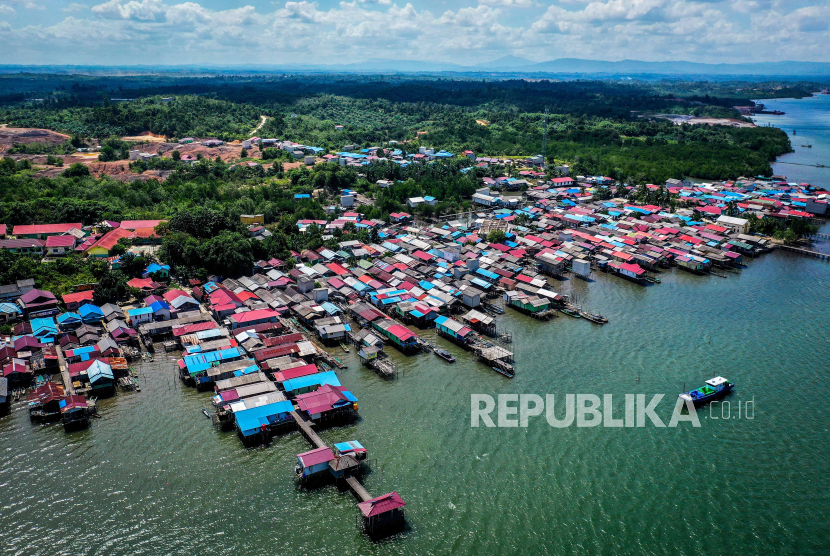 Aerial photo of the atmosphere of residents' settlements in Lango Beach, Penajam Paser Utara Regency.