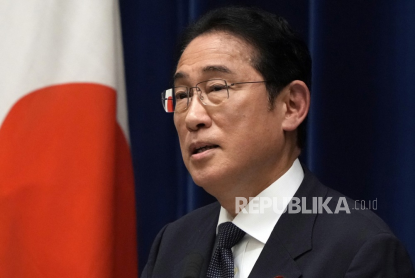 Perdana Menteri Jepang Fumio Kishida berbicara dalam konferensi pers di kantor perdana menteri di Tokyo, Jepang, Kamis (21/6/2024)