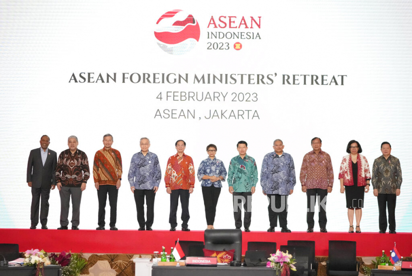 Menteri Luar Negeri RI Retno Marsudi mengungkapkan bahwa banyak negara yang menyatakan ketertarikan untuk menjadi mitra dari Perhimpunan Bangsa-Bangsa Asia Tenggara (ASEAN).