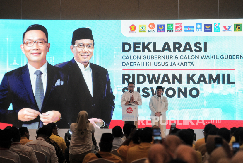 Ridwan Kamil (kiri) dan Suswono (kanan) menyampaikan sambutan saat Deklarasi Bakal Cagub-Cawagub Jakarta, di Hotel Sultan, Jakarta, Senin (19/8/2024).