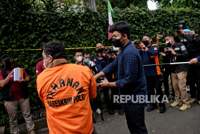 Tersangka Kuat Maruf saat mengikuti proses rekonstruksi di rumah dinas Ferdy Sambo di Kompleks Polri Duren Tiga, Jalan Duren Tiga Utara I, Jakarta Selatan, Selasa (30/8/2022). 