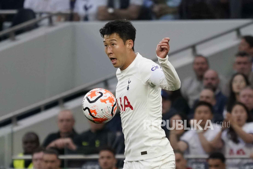 Penyerang sekaligus kapten Tottenham Hotspur asal Korsel, Son Heung-min.