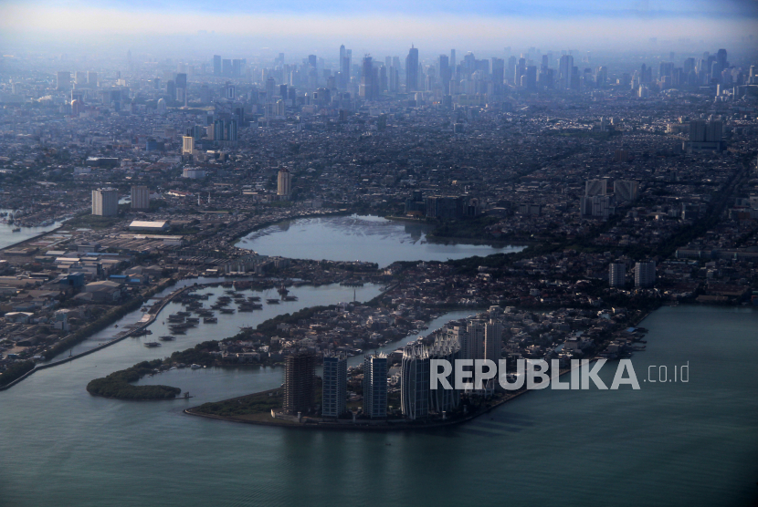 Foto udara pemandangan kota Jakarta, Jumat (21/1/2022). DPRD DKI Jakarta melalui Pansus Jakarta pasca-pemindahan Ibu Kota Negara (IKN) baru saja menggelar rapat perdana pembahasan Jakarta setelah tidak lagi menjadi IKN. 