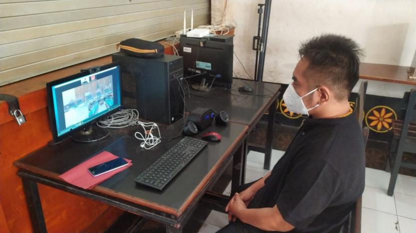 Pelecehan Seksual: Ini Penampakan Mas Bechi Ikuti Sidang Online dari Rutan Medaeng