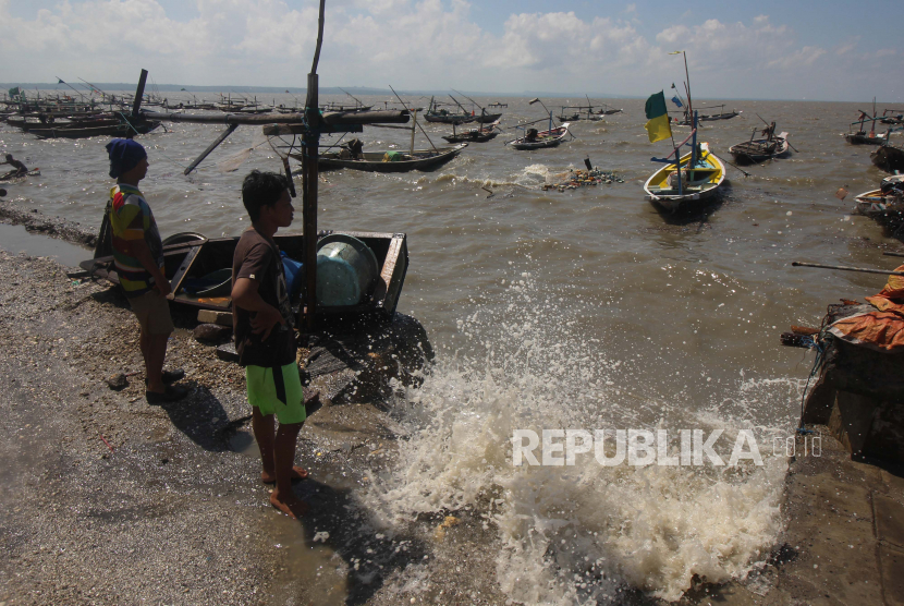 Seorang nelayan yang sedang mencari impun (ikan kecil) di sekitar Muara Sungai Cimandiri, Kabupaten Sukabumi, Jawa Barat hilang tenggelam terseret arus sungai yang saat itu sedang deras (Foto: ilustrasi)