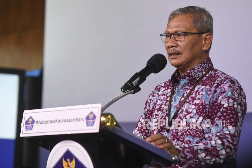 Juru bicara pemerintah untuk penanganan COVID-19 Achmad Yurianto menyampaikan laporan perkembangan kasus COVID-19 di Graha BNPB, Jakarta, Kamis (18/6/2020). Achmad Yurianto menyatakan hingga Kamis (18/6) pukul 12