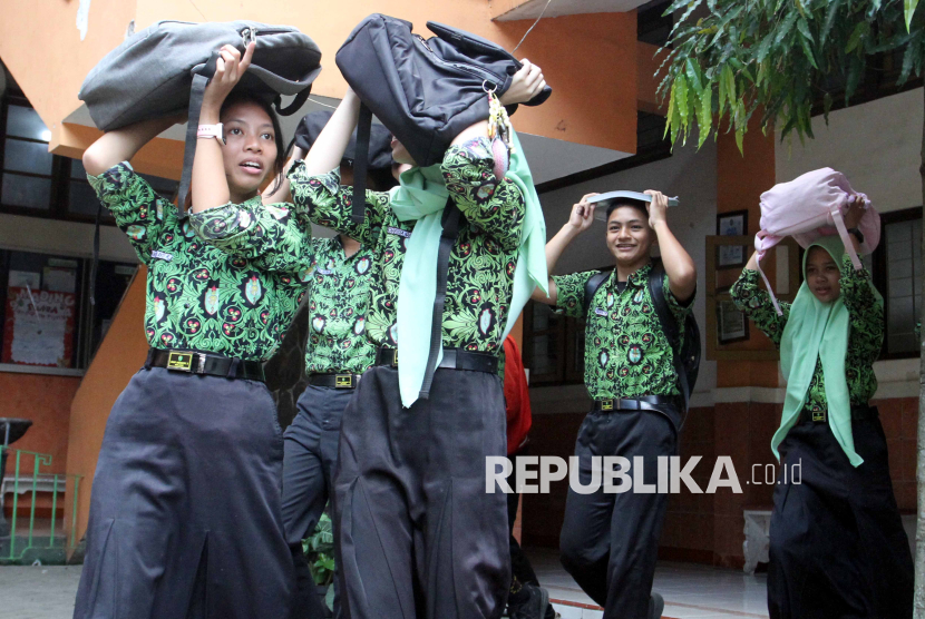 Siswa dan Guru Dilatih Hadapi Potensi Bencana Gempa Bumi Megathrust