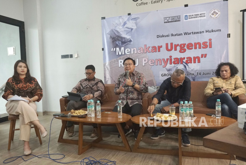 Diskusi Ikatan Wartawan Hukum (Iwakum) berjudul Menakar Urgensi RUU Penyiaran di Grownd Cafe, Jakarta Selatan pada Jumat (14/6/2024). 