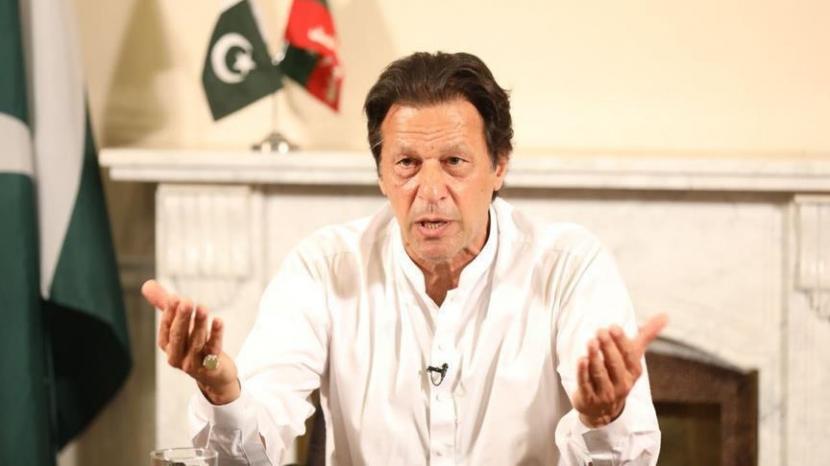 Perdana Menteri Pakistan Imran Khan pada Senin (5/7) mengatakan Islamabad bekerja dengan kekuatan regional untuk memastikan penyelesaian politik di Afghanistan dan mencegah potensi perang saudara menyusul penarikan pasukan Amerika Serikat (AS).