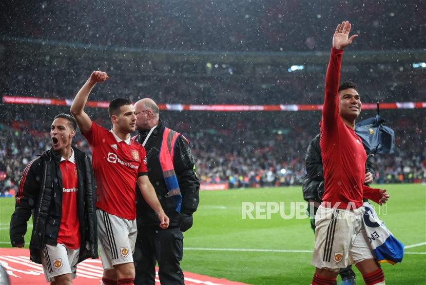 Manchester United (MU) merayakan keberhasilan merayakan kemenangan melawan Brighton, Senin (24/4/2023). 
