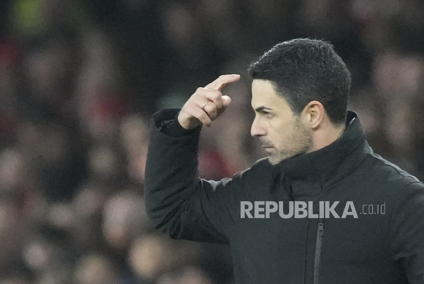 Arsenal manager Mikel Arteta gestures during the English Premier League soccer match between Arsenal and Brentford at the Emirates Stadium in London, England, Saturday, March 9, 2024. 