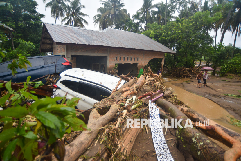Satu Warga Ditemukan Meninggal, 50 Rumah Rusak Akibat Banjir Bandang di Koto Alam Agam