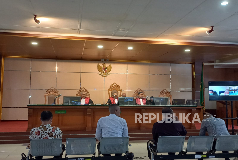 Empat orang saksi terdiri dari panitera pengganti, panitera muda dan dua orang asisten Hakim Agung Sudrajad Dimyati dihadirkan pada sidang kasus suap penanganan perkara di Mahkamah Agung di Pengadilan Negeri Bandung, Rabu (1/3/2023). 