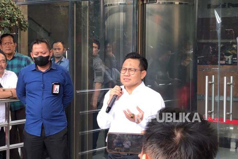 Ketua Umum Partai Kebangkitan Bangsa (PKB), Muhaimin Iskandar atau Cak Imin usai menjalani pemeriksaan sebagai saksi dalam kasus rasuah pengadaan sistem proteksi Tenaga Kerja Indonesia (TKI) tahun 2012 di Gedung Merah Putih KPK, Jakarta Selatan, Kamis (7/9/2023).
