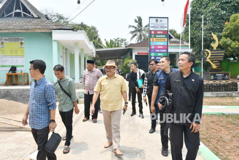 Anggota Komisi I DPRD Provinsi Jawa Barat Sidkon Djampi saat berkunjung ke Desa Taringgul Tonggoh, Kecamatan Wanayasa, Kabupaten Purwakarta. 