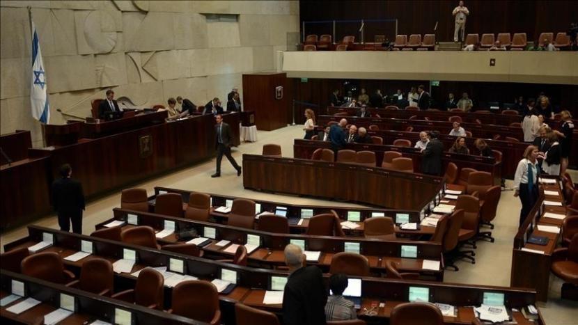 Perdana Menteri Israel Naftali Bennett dan Menteri Luar Negeri Yair Lapid sepakat untuk mengajukan RUU pada pekan depan untuk pembubaran Knesset atau parlemen Israel