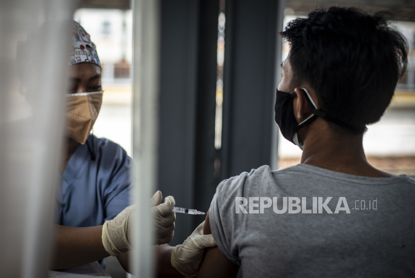 Anies: Vaksinasi Jadi Syarat untuk Buka Kegiatan Masyarakat (ilustrasi).