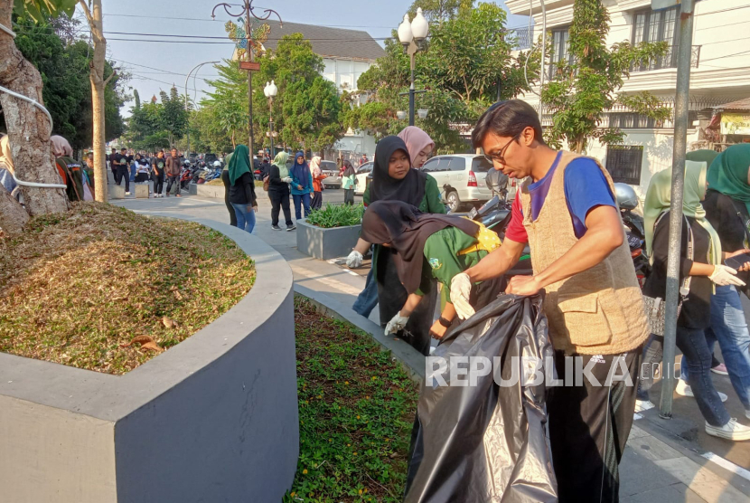 (ILUSTRASI) Kegiatan bersih-bersih di Kota Sukabumi.