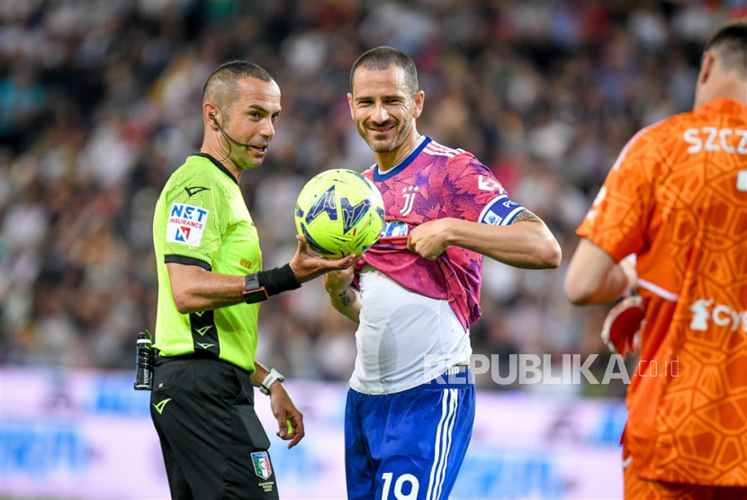 Kapten tim Juventus (tengah) Leonardo Bonucci. 