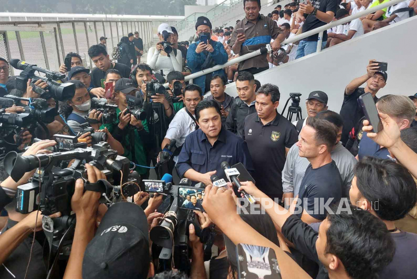 Ketua Umum PSSI Erick Thohir saat menghadiri seleksi timnas U-17 di Stadion Madya, Gelora Bung Karno, Jakarta, Kamis (6/7/2023). 