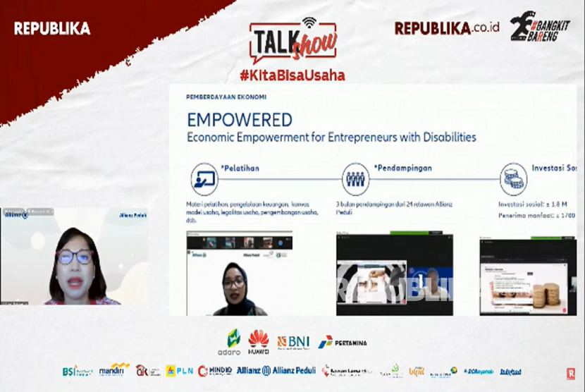 Chief Marketing Officer PT. Allianz Life Indonesia Karin Zulkarnaen (kiri) menjadi narasumber dalam talkshow online di Jakarta, Kamis (23/9). Talkshow yang diselenggarakan oleh Republika ini mengangkat tema KitaBisaUsaha.Prayogi/Republika. 