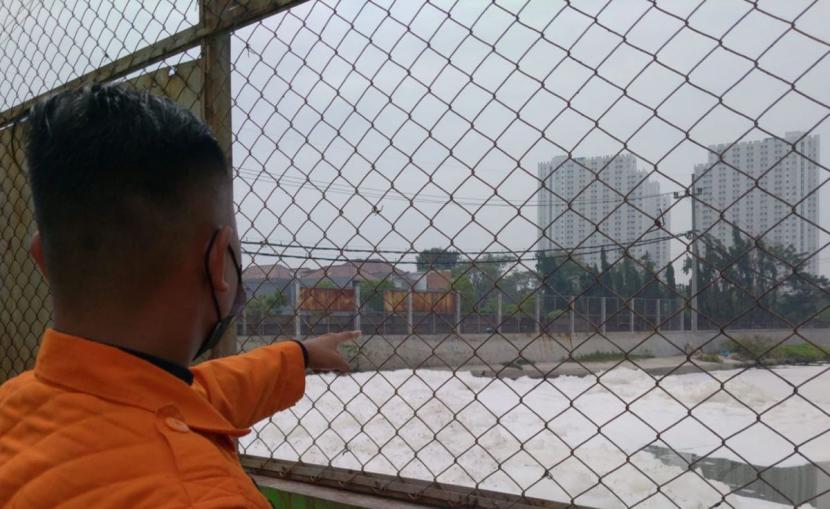 Sungai Kalisari Damen Surabaya Tertutup Busa, Begini Penjelasan DLH