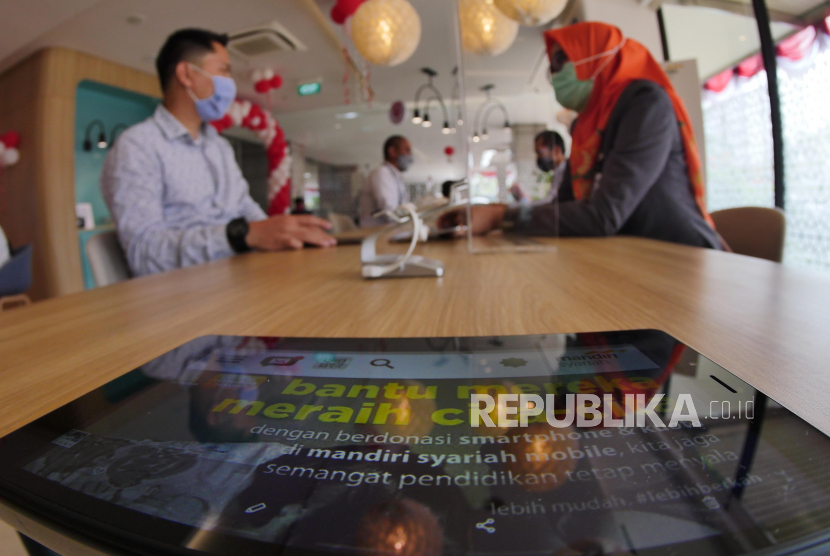 Konversi portofolio Bank Mandiri di Aceh menjadi syariah ditargetkan selesai tahun ini. SEVP Mandiri Syariah, Wawan Setiawan mengatakan konversi dari induk dilakukan sejak awal Januari 2020.