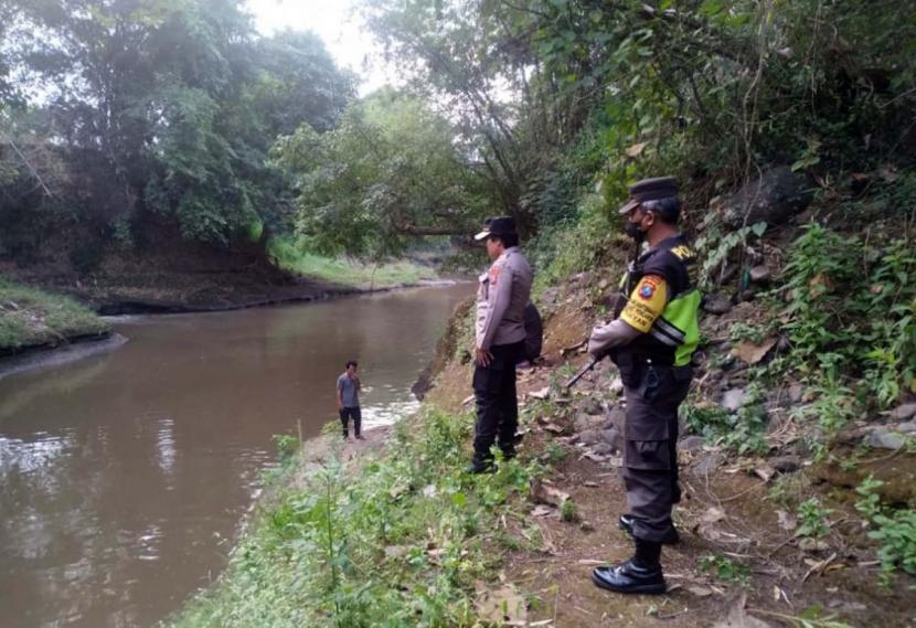 Kapolsek Kejayan, Polres Pasuruan, AKP Marti saat berada di TKP (Foto: Polsek Kejayan)