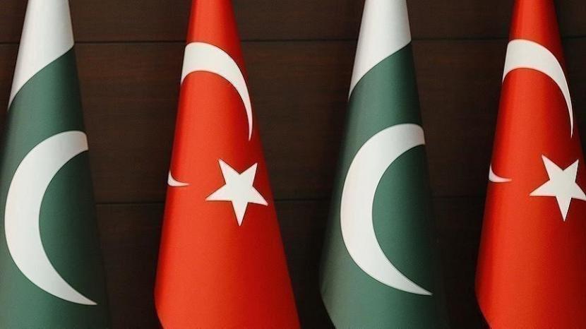 Dubes Turki Yurdakul bertemu dengan Menteri Keuangan Pakistan Shaukat Tarin.