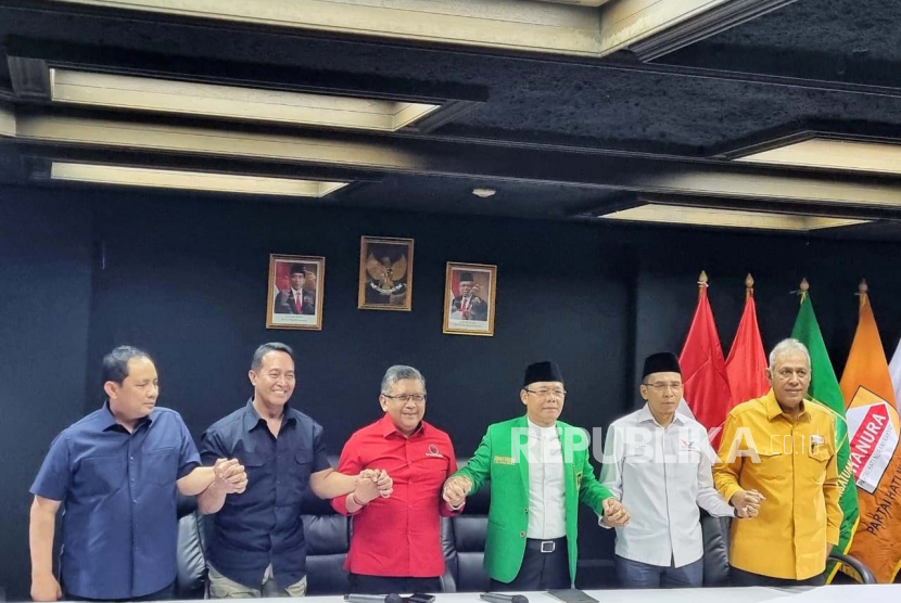 Tim Pemenangan Nasional (TPN) Ganjar Pranowo usai rapat konsolidasi selama sekira tiga jam, di Kantor TPN Ganjar, Jakarta, Rabu (14/9/2023).
