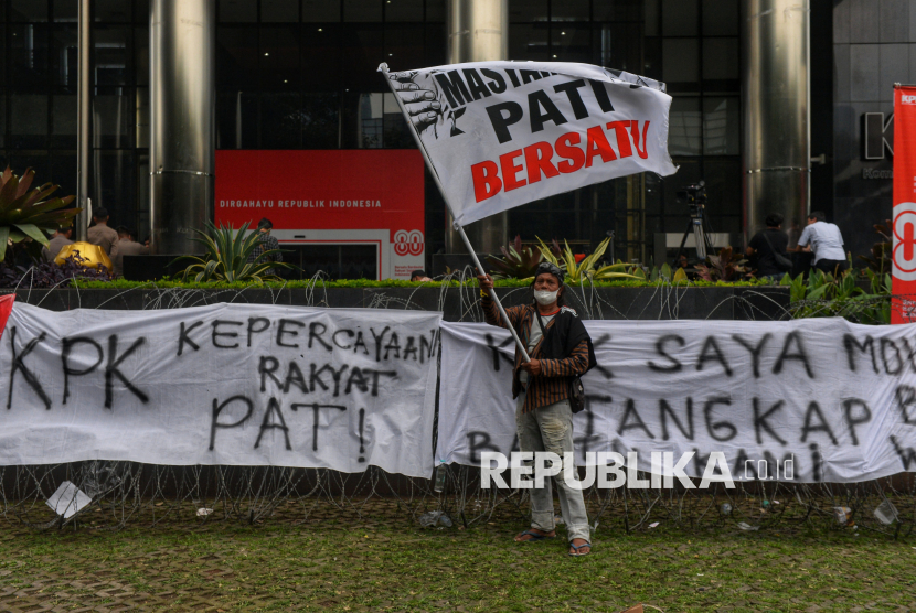 Koordinator AMPB Dikeroyok Massa Pendukung Bupati Pati Sudewo dan Rumahnya Dibakar, Pelaku Ditangkap