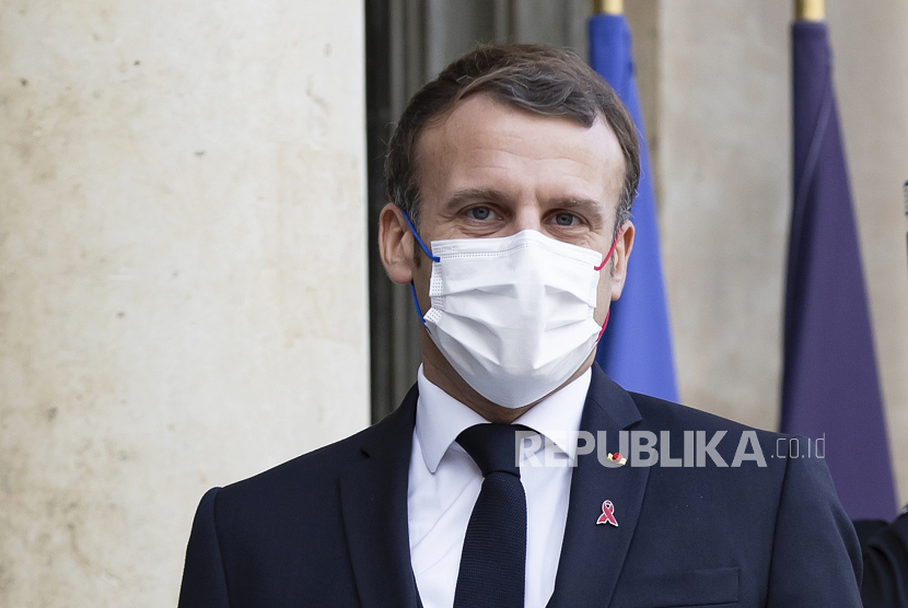 Presiden Prancis Emmanuel Macron di Istana Elysee di Paris, Prancis, 01 Desember 2020 (diterbitkan kembali 17 Desember 2020). Menurut pernyataan Istana Elysee, Macron dinyatakan positif mengidap virus corona SARS-CoV-2.
