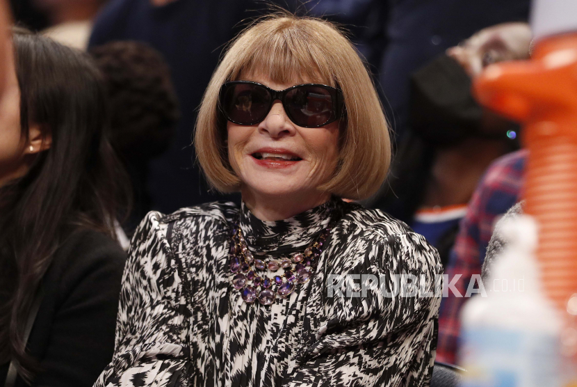 Anna Wintour. Anna Wintour mundur dari posisi pemimpin redaksi US Vogue.