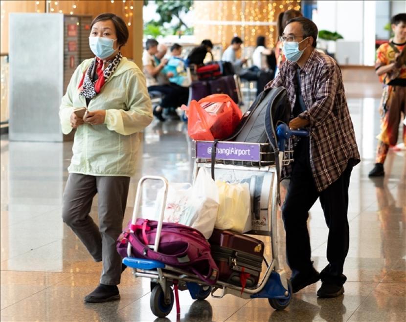 Singapura melarang orang dengan riwayat perjalanan ke India dalam 14 hari terakhir untuk masuk maupun transit ke negara tersebut.