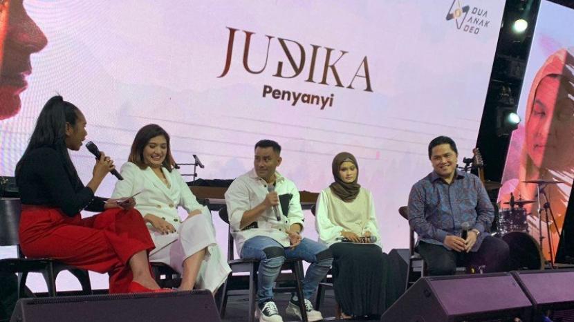 Menteri BUMN Erick Tohir saat launching single Judika 